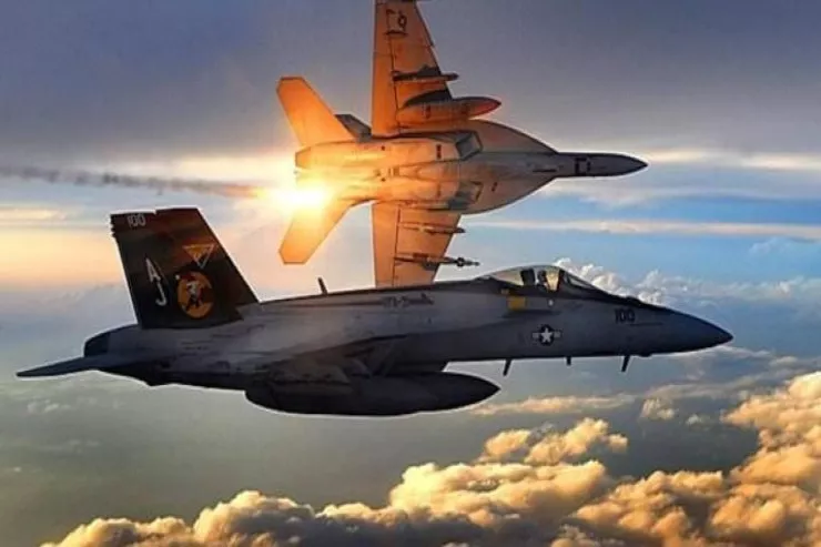 İsrail İsfahanda F-14 qırıcı təyyarələrinə zərbə endirib