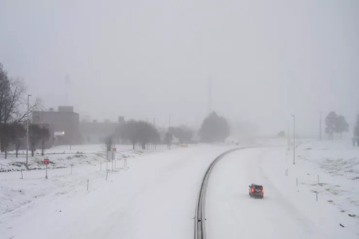 Şimal-qərb rayonlarına qar yağıb 