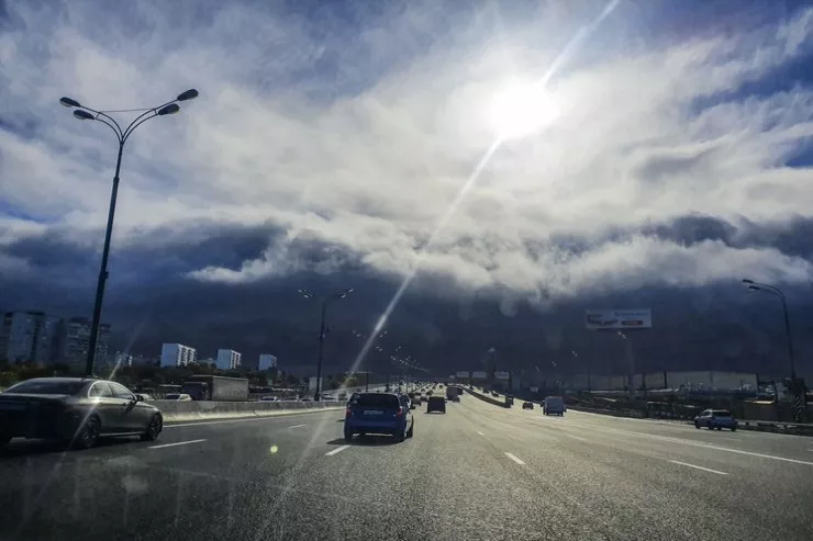 Meteorid 4 bölgədə  binaları dağıtdı