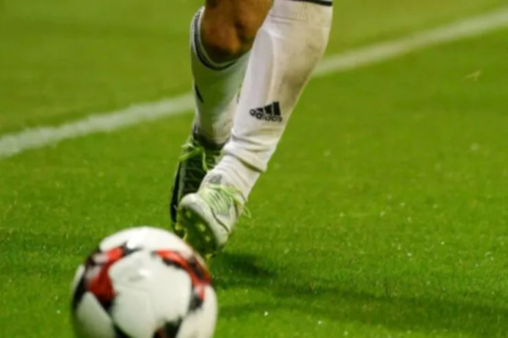 Futbolçu oyun zamanı öldü 