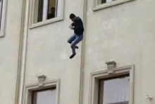 Xaçmaz xəstəxanasında DƏHŞƏT:  kişi binadan yıxılıb öldü