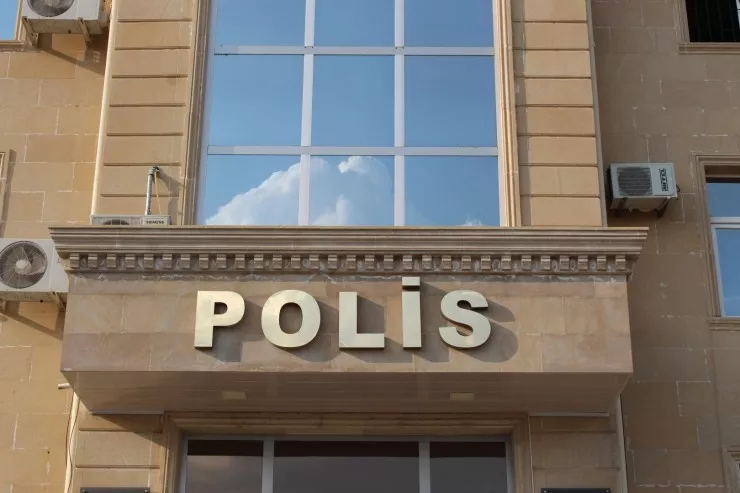 Şöbədə telefonu corabında gizlətdi,  həbs olundu