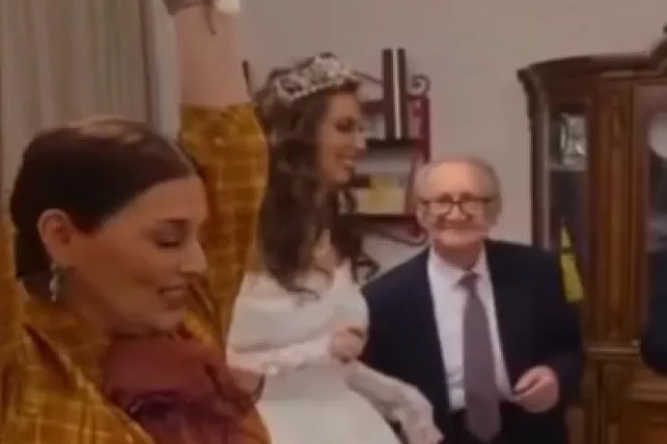 Bakıda 93 yaşlı  kişi 42 yaşlı  qadınla evləndi: Toyda Elza   oxudu - VİDEO 