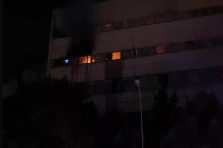 Binəqədidə yaşayış binasında  yanğın baş verdi