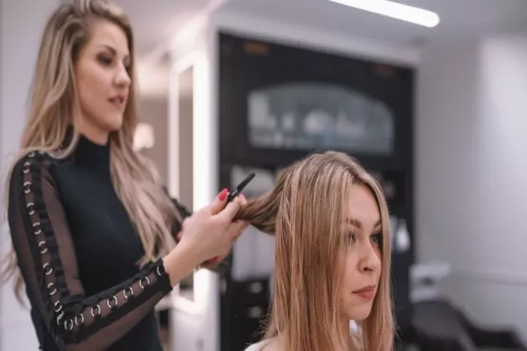 Dolğun üzlü qadınlar üçün  ən yaxşı saç kəsimləri 