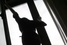 Bakıda DƏHŞƏT:  43 yaşlı qadın 9-cu mərtəbədən yıxılıb öldü