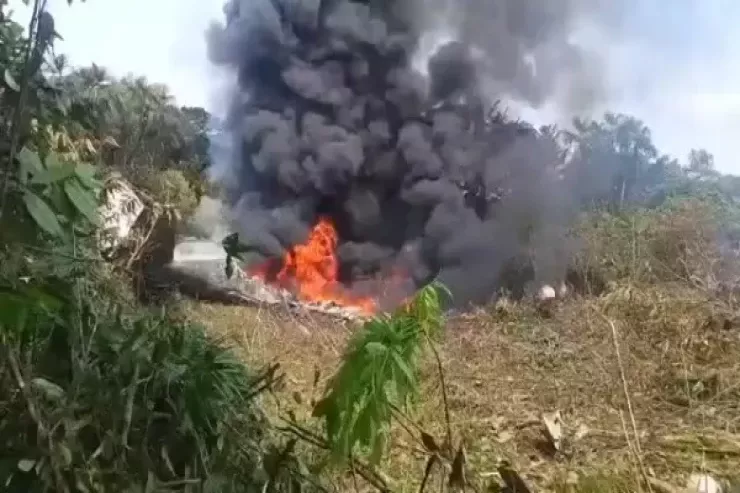 Kolumbiyada 100-dən çox hərbçini  daşıyan təyyarə qəzaya uğradı