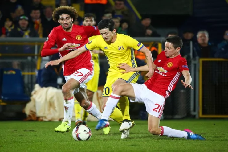 İran bu fotosuna görə futbolçunun əmlakını  müsadirə edir