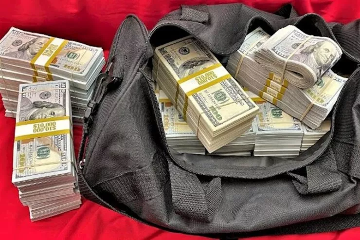 Maştağada evdən külli miqdarda dollar  oğurlandı