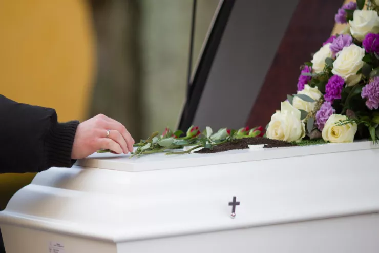 Milyarderin 15 yaşlı oğlu müəmmalı şəkildə öldü:  surroqat ana vasitəsilə doğulmuşdu