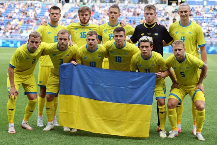 Ukrayna futbolçuları İsveçlə oyundan əvvəl qarət olundular 