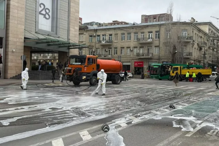 Yağışdan sonra Bakının küçələri yuyuldu - FOTOLENT 