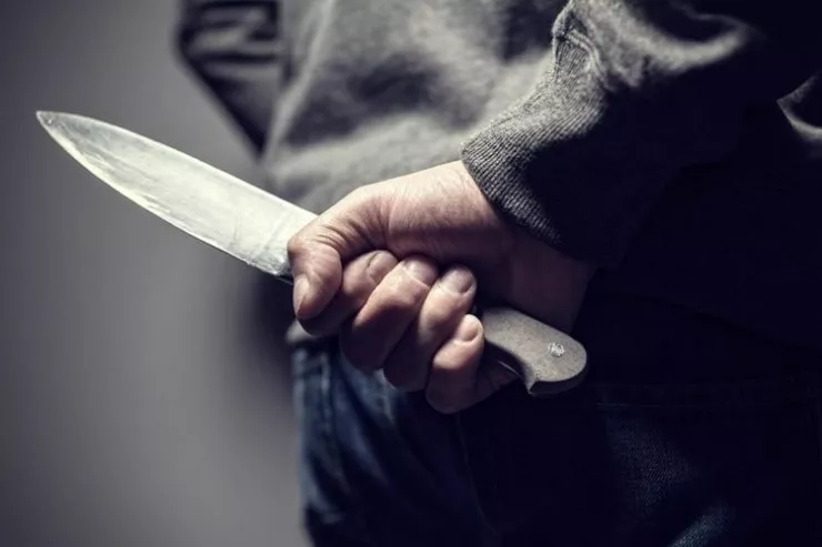 İçərişəhərdə sərxoş kişi barın mühafizəçisini bıçaqladı 