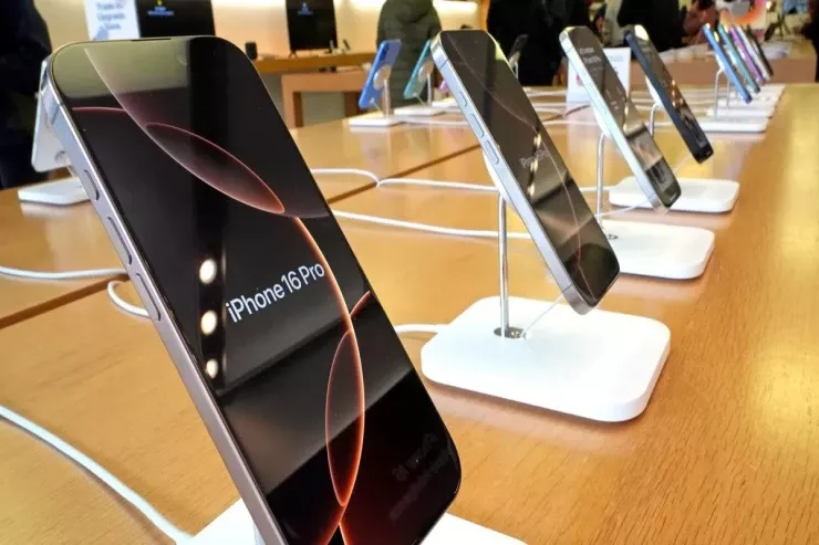 iPhone heç vaxt yenilənməzsə,  nə baş verər? İstifadəçilərə risklər barədə XƏBƏRDARLIQ 