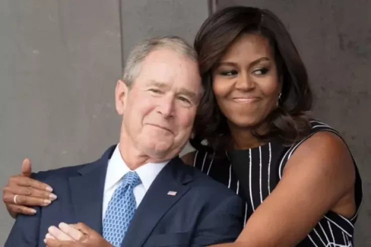 Corc Buş Mişel Obama üçün mükəmməl hədiyyə  tapdı