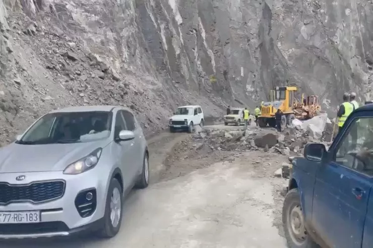 Lahıc yolunda hərəkət bərpa olundu - YENİLƏNİB  - VİDEO 