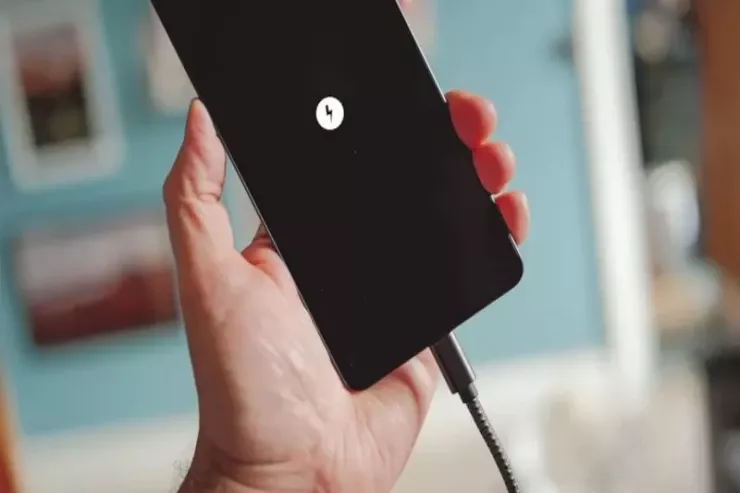 33 smartfon yoxlanıldı: Ən tez şarj olan hansı modeldir? 