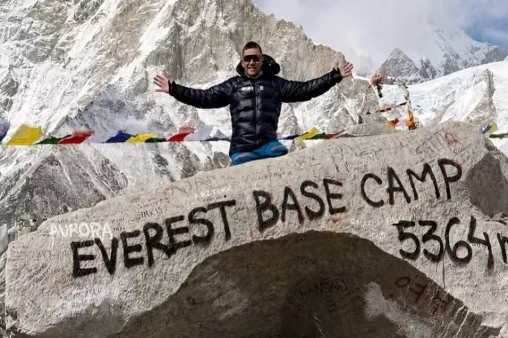 Dünyada İLK   - Ayaqları olmayan Rüstəm Nəbiyev Everesti fəth etdi  