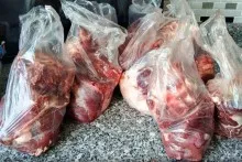 Qurban ətindən müsəlman olmayanlara  və zənginlərə də vermək olar 