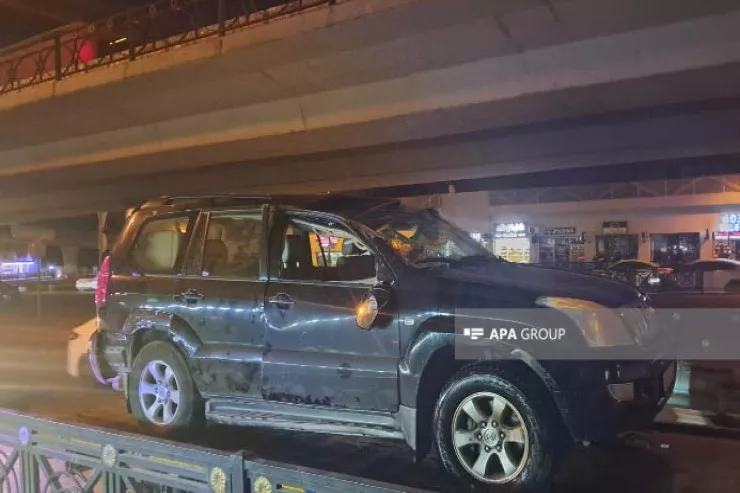 Bakıda “BMW” və “Prado” toqquşdu 
