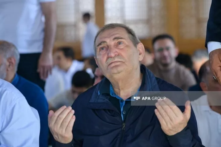 Azərbaycanda bayram namazı qılındı - FOTOLENT 