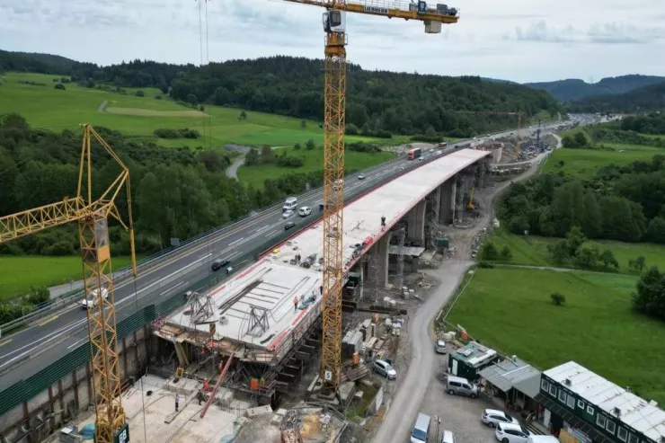 Beton əvəzinə plastik və torpaqdan  körpülər tikilir