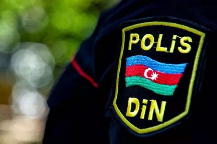 Polis yapon turistlərə qarşı qeyri-etik hərəkət edən şəxsi  cəzalandırdı - VİDEO 