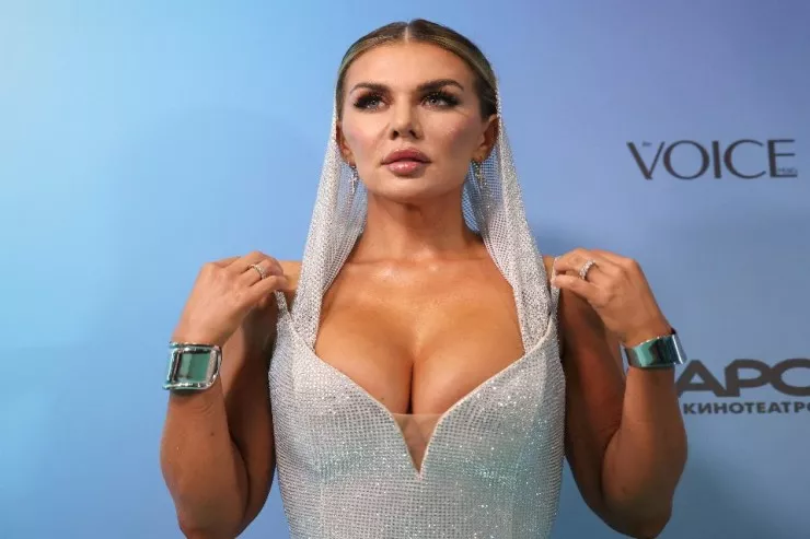 Anna Sedokova ilə keçmiş ərinin ailəsi arasında 37 MİLYONLUQ MƏHKƏMƏ 