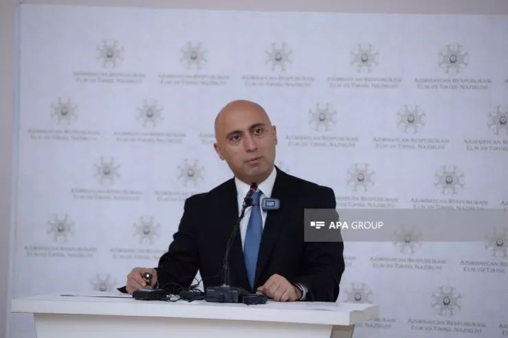 Elm və təhsil naziri Emin Əmrullayev
