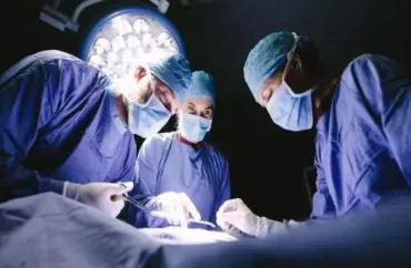Qanunsuz  plastik əməliyyat  edən iki həkim cəzalandırıldı 