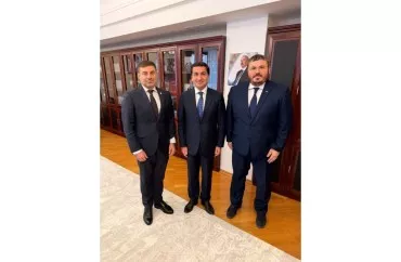 Ukrayna Ombudsmanı Dmitro Lubinets, Azərbaycan Prezidentinin köməkçisi - Prezident Administrasiyasının Xarici siyasət məsələləri şöbəsinin müdiri Hikmət Hacıyev, Ukraynanın Azərbaycandakı səfiri Yuriy Husyev