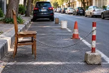 Küçəni özününküləşdirənlər: Stul, vedrə, zəncirlə “parking” tutanları hansı CƏZA  gözləyir?