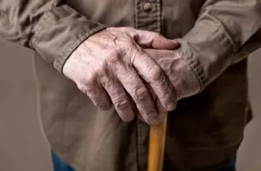 Parkinson  olan əmisini pula görə öldürdü