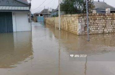 Bakıda yağışdan sonra su basan ev QARƏT OLUNDU