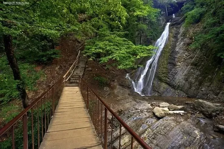 "Yeddi gözəl"  şəlaləsində UÇQUN:  əcnəbi turist yaralandı
