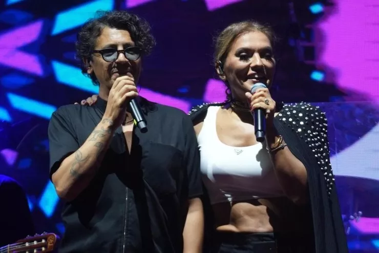 Demet Akalın və dostları Ersay Ünerə sürpriz etdilər 