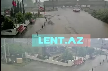 Salyanda qatar relsdə qalan maşını əzdi - HADİSƏ ANI