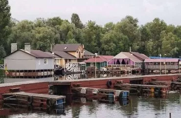 Kiyevə raket HÜCUMU: Azərbaycan restoranı dağıldı