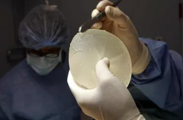 Polis qadın  döş implantının  çıxarılmasından sonra öldü: Faciənin  TƏFƏRRÜATLARI