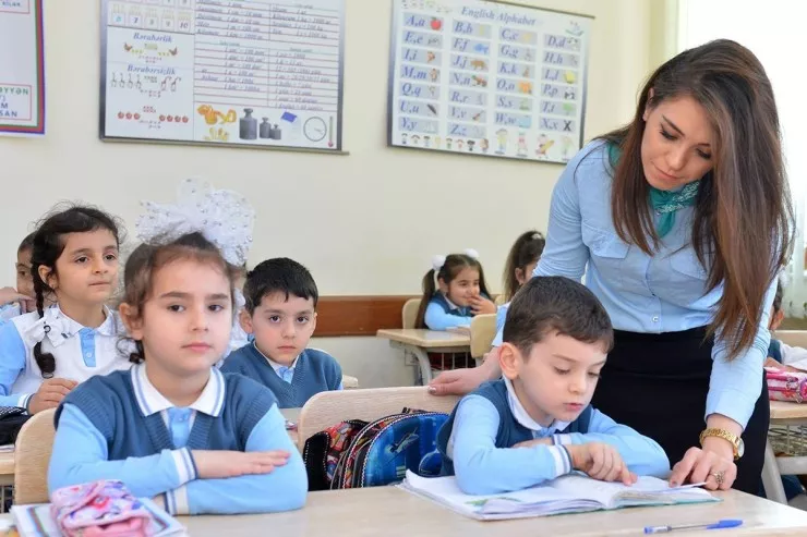 Deputat: Vahid məktəbli forması təhsil mühitində bərabərlik və məsuliyyət hissini gücləndirir
