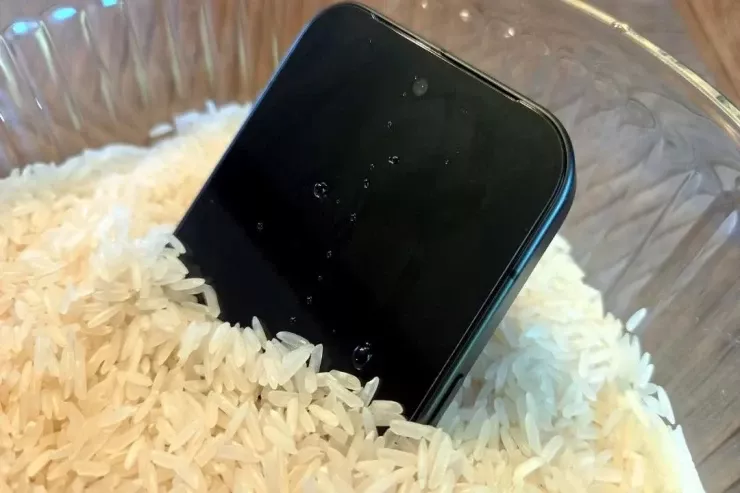 Telefonunuz islanıbsa, düyüyə qoymayın 