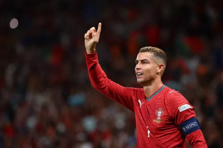 "Tarixin ən yaxşı futbolçusuyam" - Ronaldo 