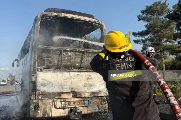 Ucarda sərnişin avtobusu  yandı  