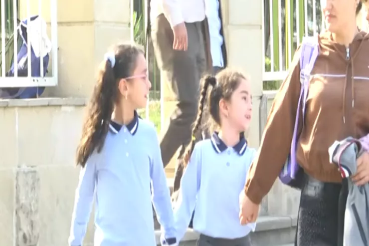 Gəncə məktəblərində bir gün - "Şagird məktəbli formasında olmalıdır"