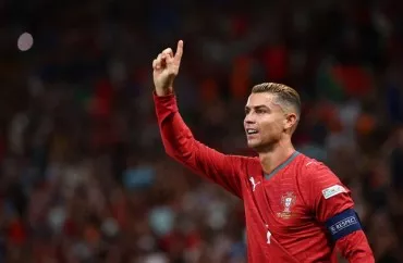 "Tarixin ən yaxşı futbolçusuyam" - Ronaldo