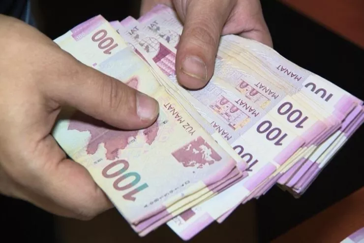 İşə girdiyi günün  səhəri pulları apardı - Bakıda mağazada OĞURLUQ