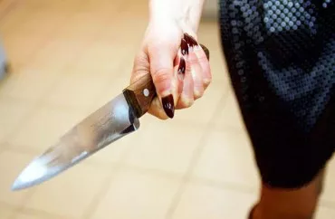 Azərbaycanda 5 uşaq anası ərini bıçaqladı: təhqirə görə