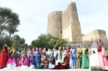 Bakının mərkəzində kəlağayı yürüşü - FOTOLENT