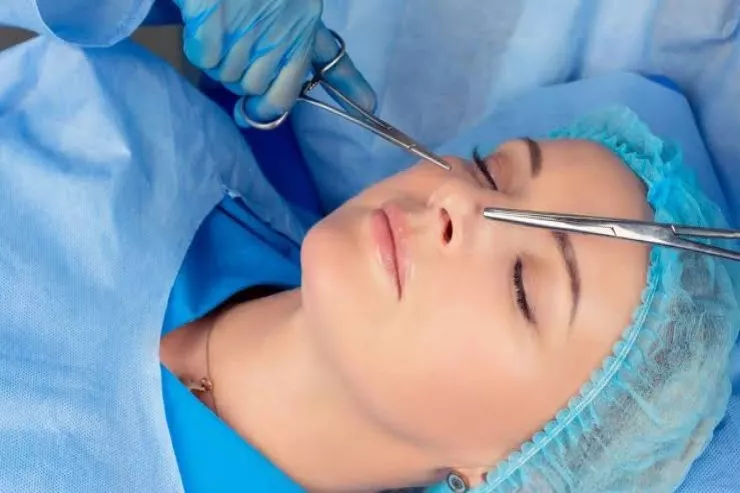 Kiçik implantlar, dartılma   əməliyyatları: Plastik cərrahiyyədə  5 yeni trend 