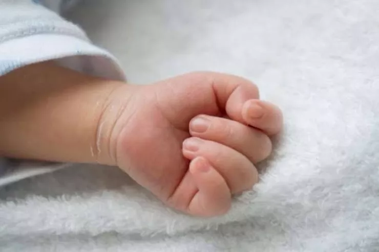 Ata 1 yaşlı oğlunu ağladığına görə  boğub öldürdü 